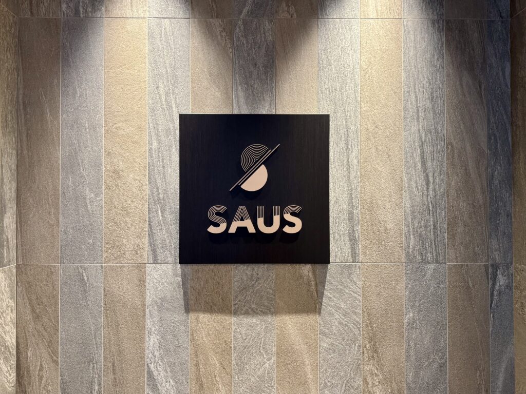 ダブルツリーbyヒルトン東京有明 朝食会場 SAUSロゴマーク