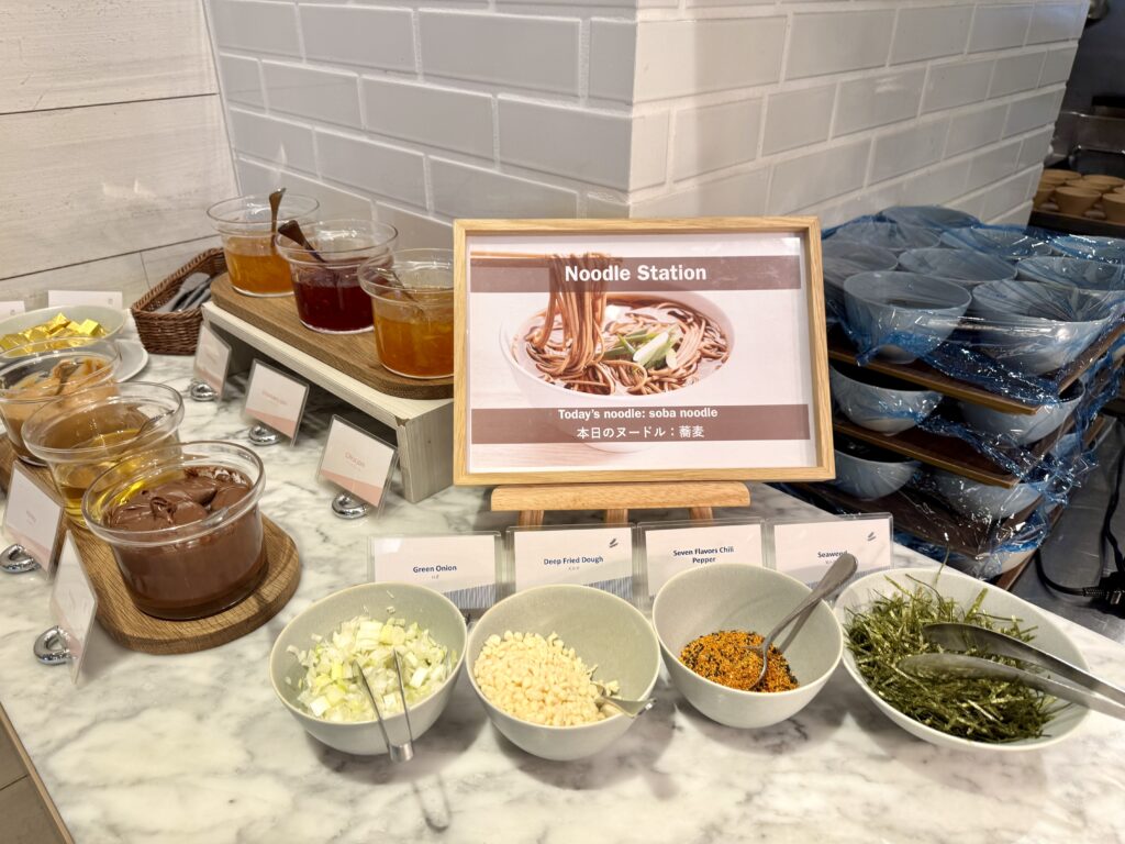 ダブルツリーbyヒルトン東京有明 朝食会場 SAUS ヌードルステーション