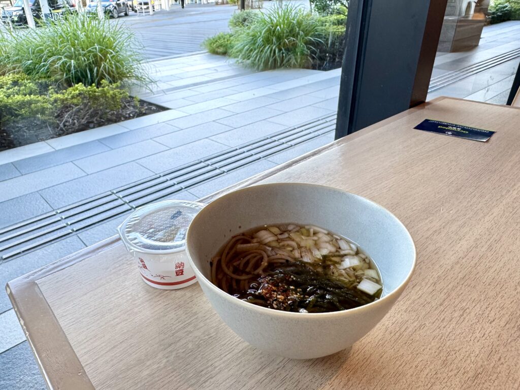 ダブルツリーbyヒルトン東京有明 朝食会場 SAUS そば