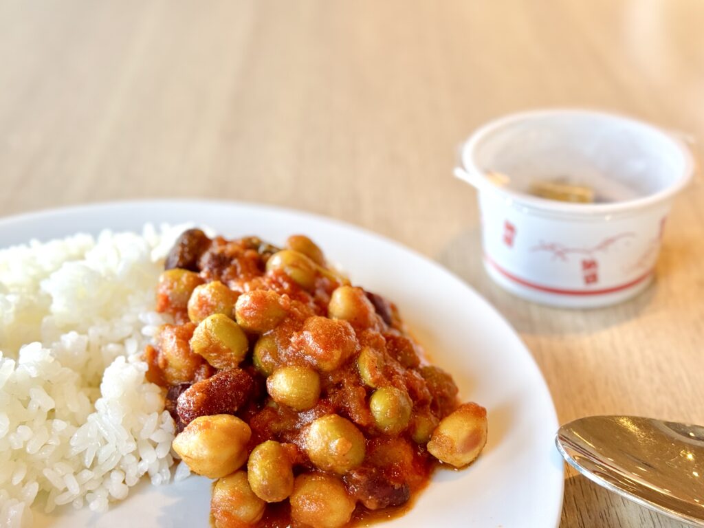 ダブルツリーbyヒルトン東京有明 朝食会場 SAUS 豆カレー