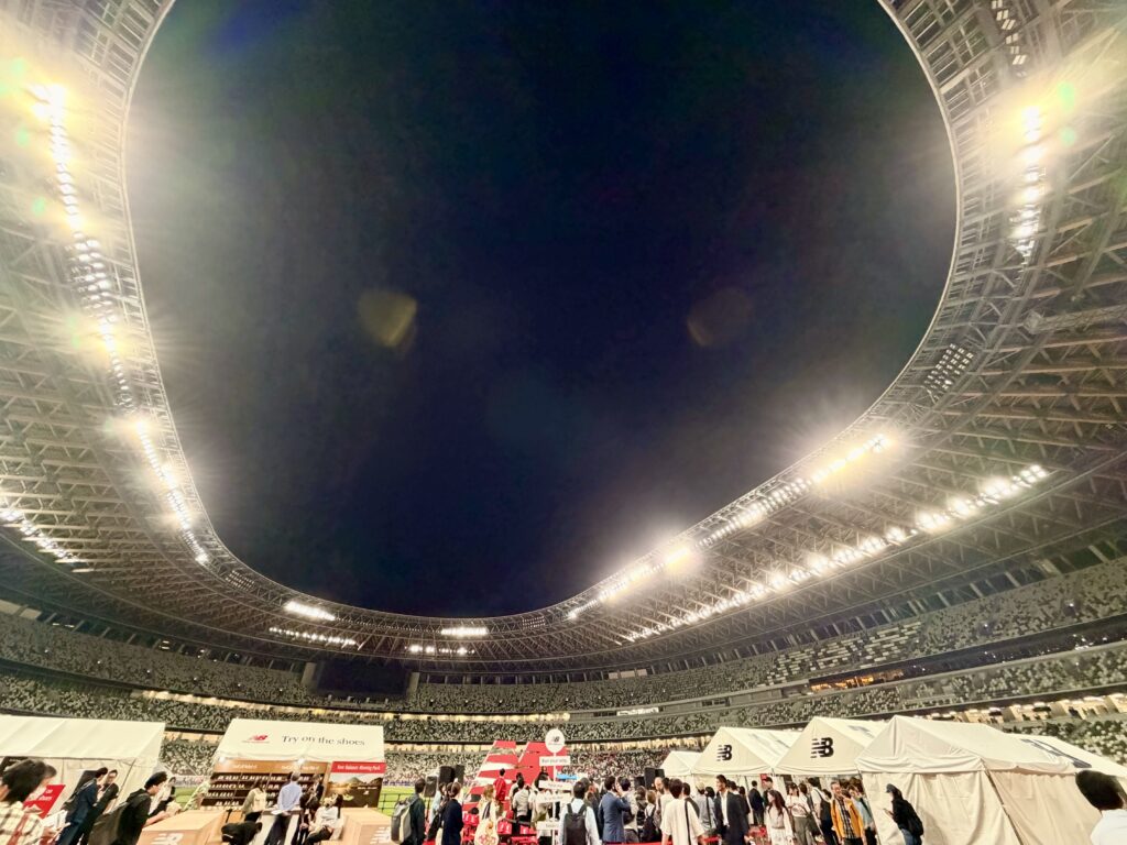 東京レガシーハーフマラソン2025 夜の国立競技場の様子