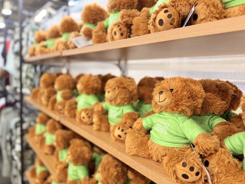 東京レガシーハーフ2025 ニューバランスの大会限定ベア