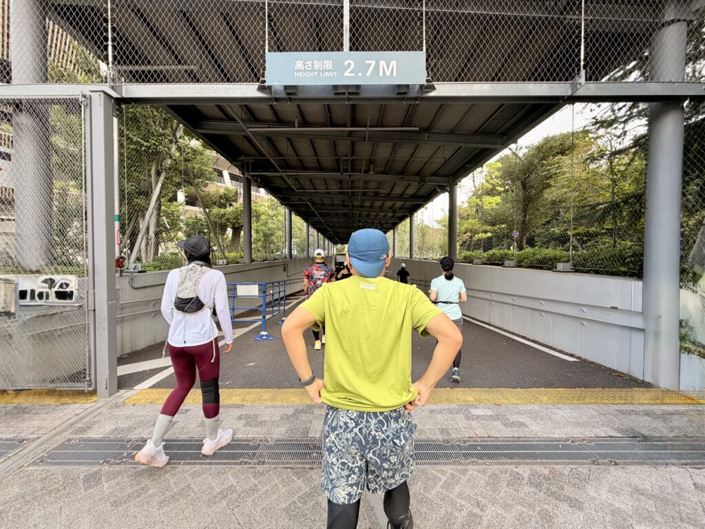 東京レガシーハーフ2025 いよいよ地下の待機エリアへ