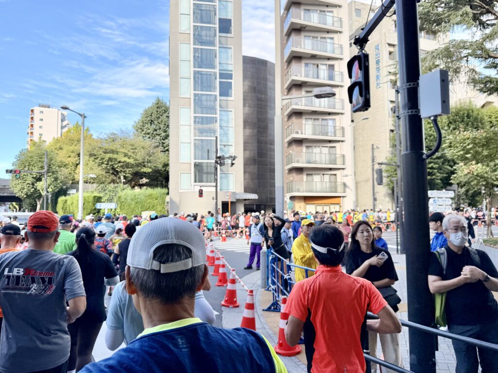 東京レガシーハーフマラソン2025 国立競技場を出発