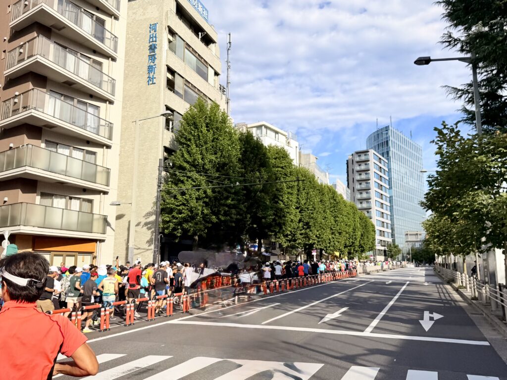 東京レガシーハーフマラソン2025 国立競技場を出発