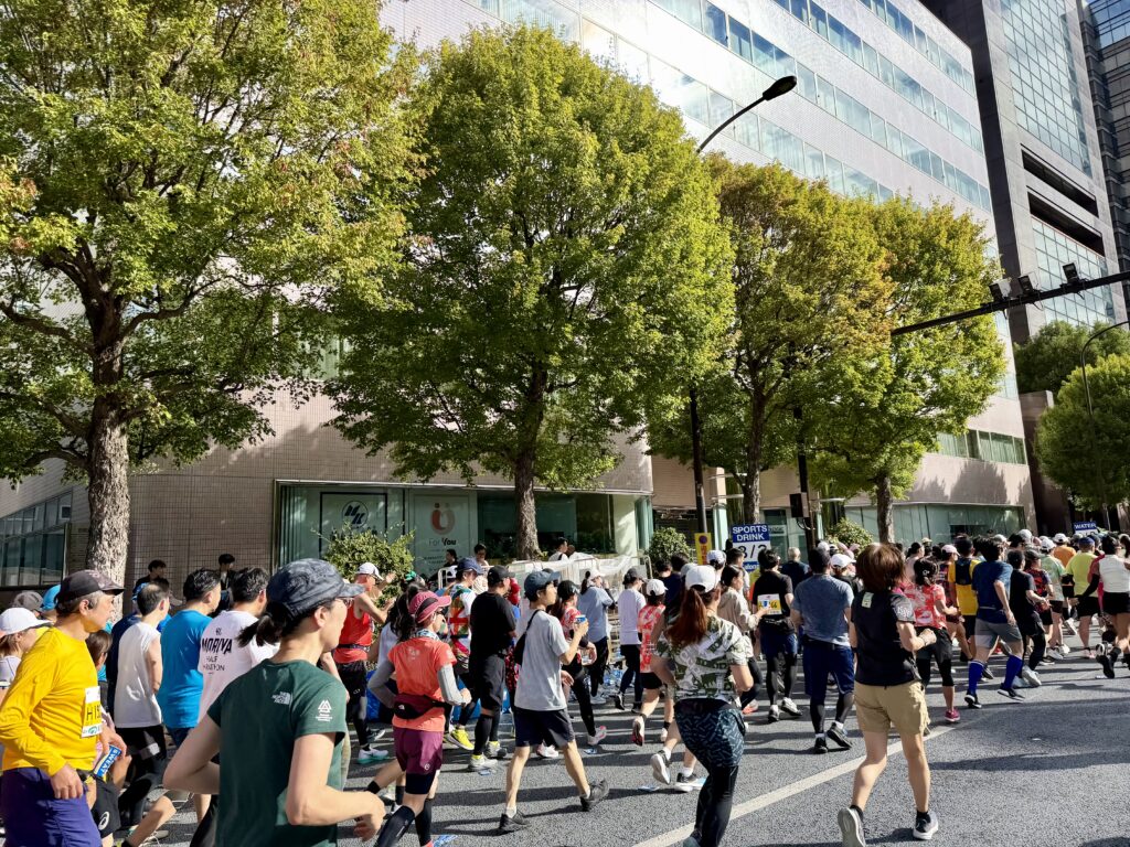 東京レガシーハーフマラソン2025 5.9km給水ポイント
