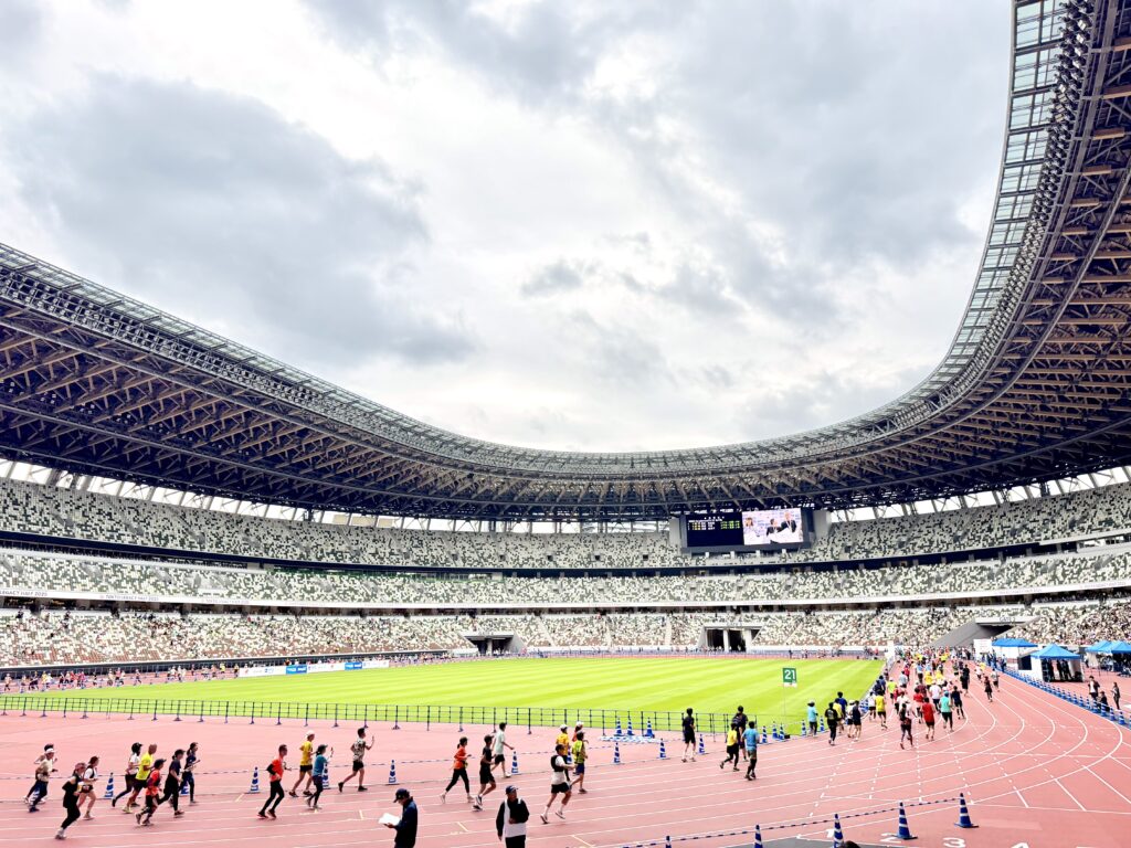 東京レガシーハーフマラソン ゴールの国立競技場の様子