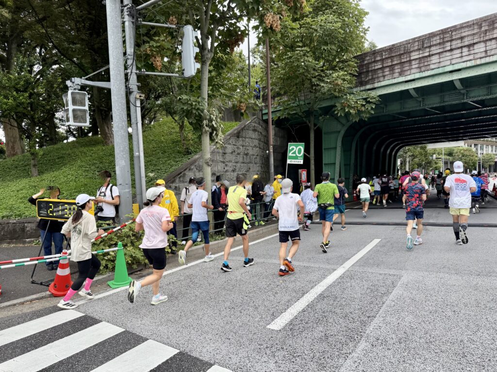 東京レガシーハーフマラソン2025 20km地点