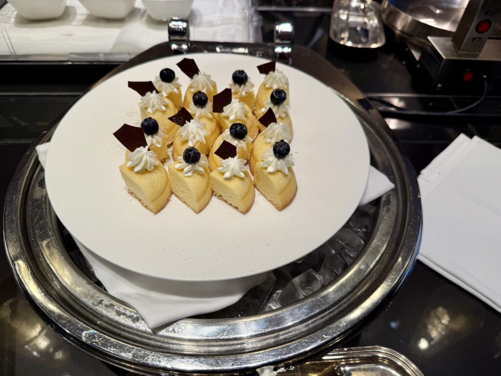 ヒルトン東京お台場 エグゼクティブラウンジ ケーキ