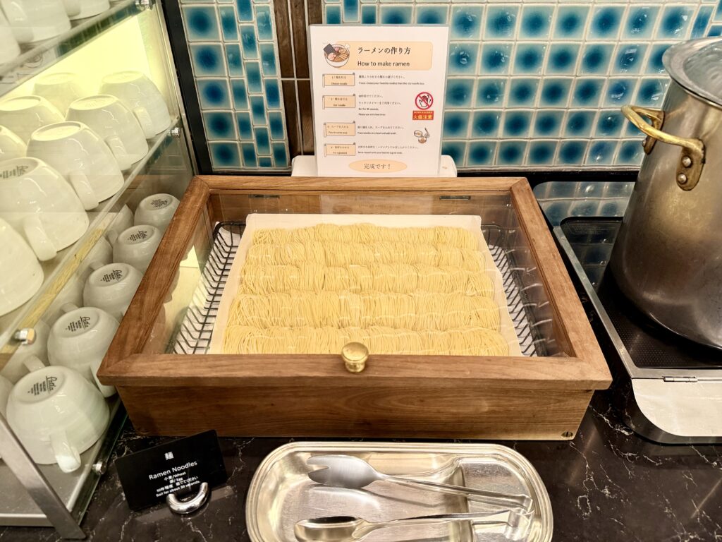 ヒルトン東京お台場 エグゼクティブラウンジ カクテルタイムのラーメン