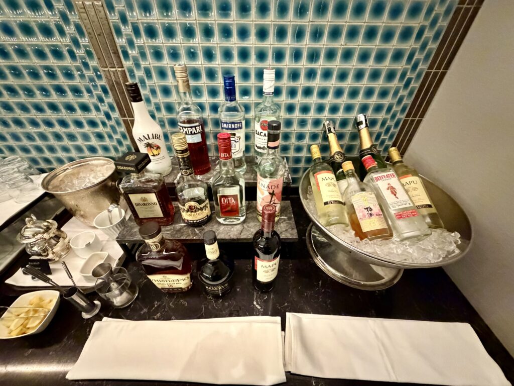 ヒルトン東京お台場 エグゼクティブラウンジ カクテルタイムのアルコール