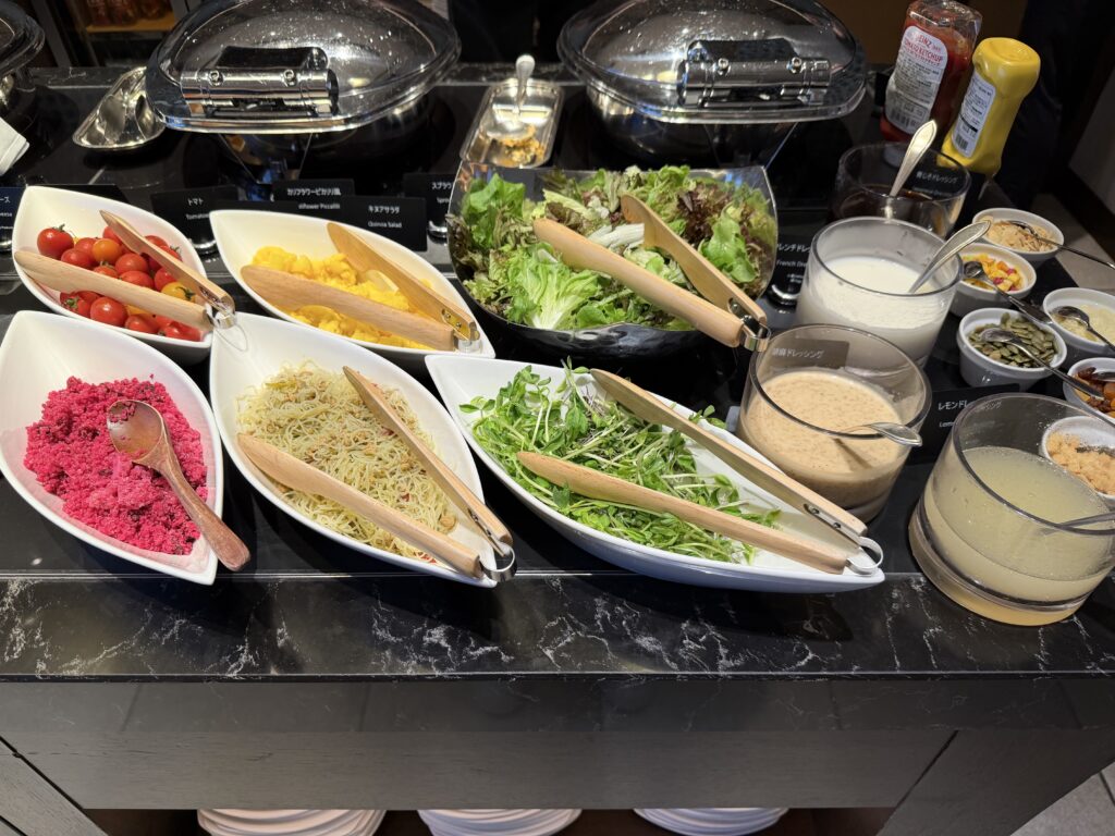 ヒルトン東京お台場 エグゼクティブラウンジ 朝食のサラダ
