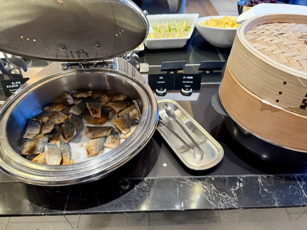 ヒルトン東京お台場 エグゼクティブラウンジ 朝食の焼き鯖