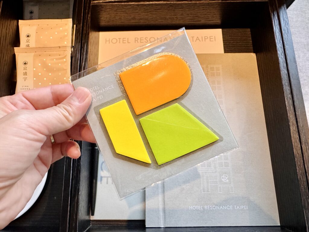 レゾナンス台北 客室に用意された付箋までおしゃれ
