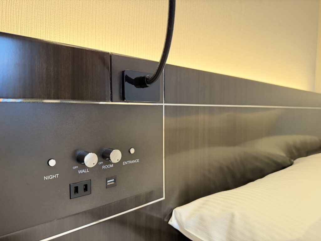 ダブルツリーbyヒルトン東京有明 ゲストルーム ベッドまわり