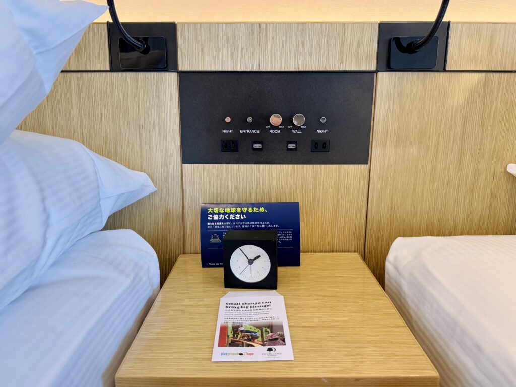 ダブルツリーbyヒルトン東京有明 デラックスルーム ベッドまわり