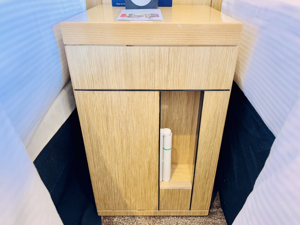 ダブルツリーbyヒルトン東京有明 デラックスルーム ベッドまわり