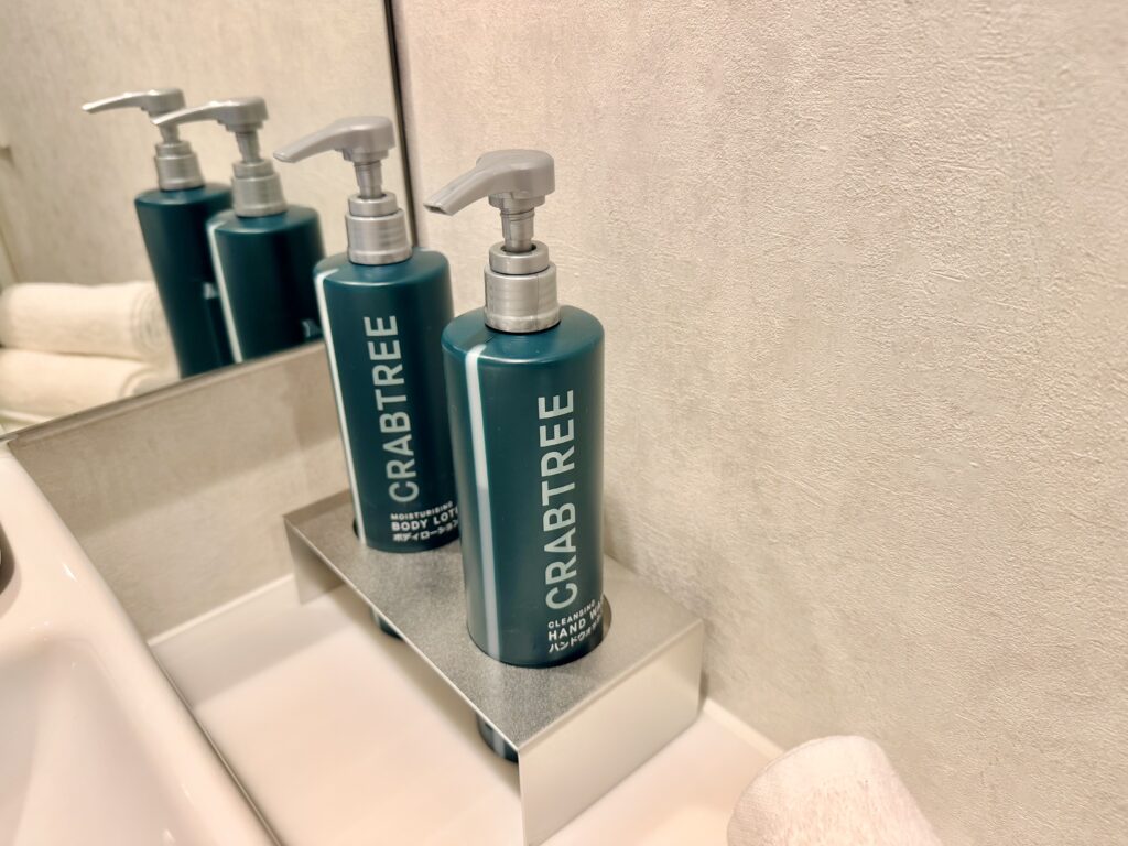 ダブルツリーbyヒルトン東京有明 デラックスルーム 洗面台のアメニティ