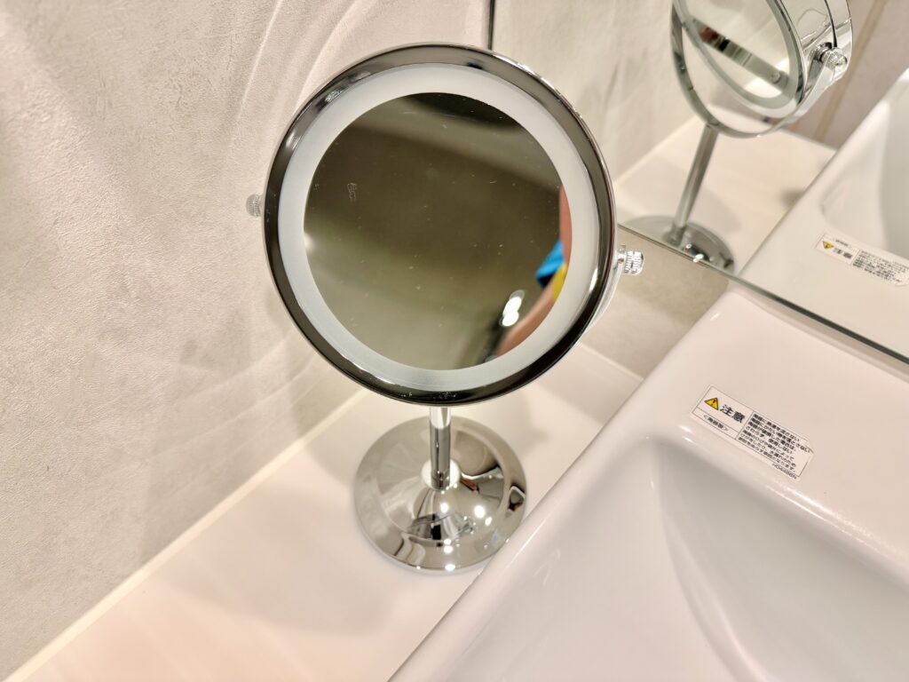 ダブルツリーbyヒルトン東京有明 デラックスルーム 洗面台の拡大鏡