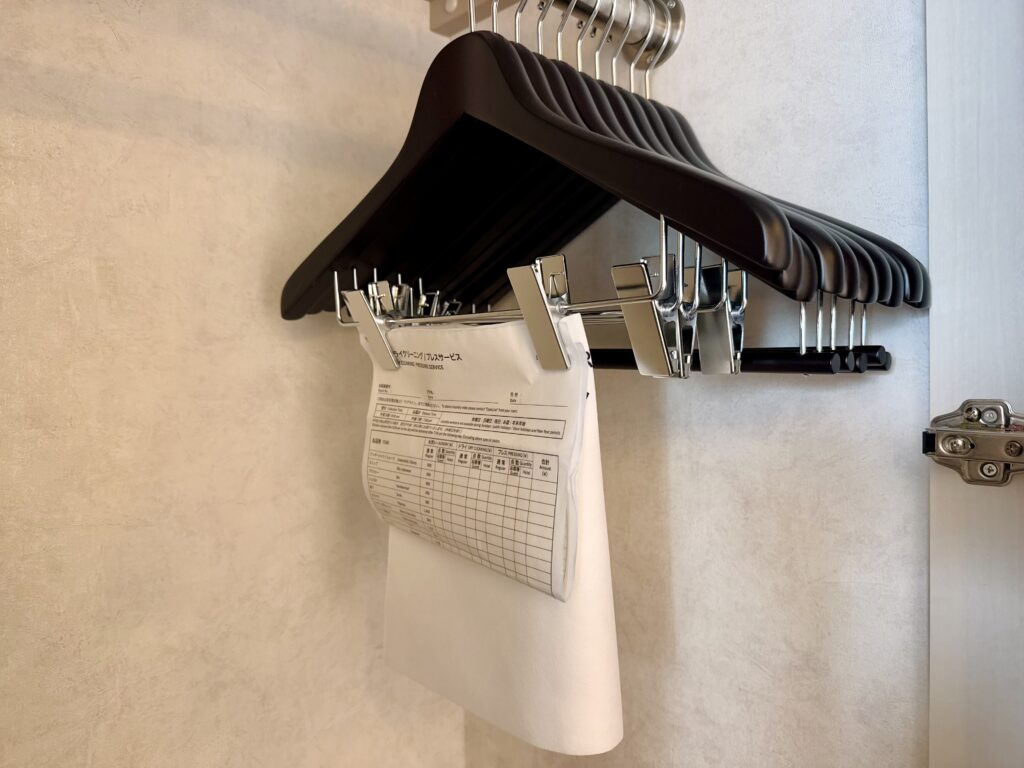 ダブルツリーbyヒルトン東京有明 デラックスルーム クローゼットの備品