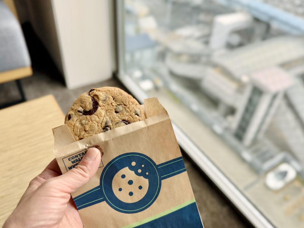 ダブルツリーbyヒルトン東京有明 デラックスルーム ウェルカムギフトのチョコチップクッキー