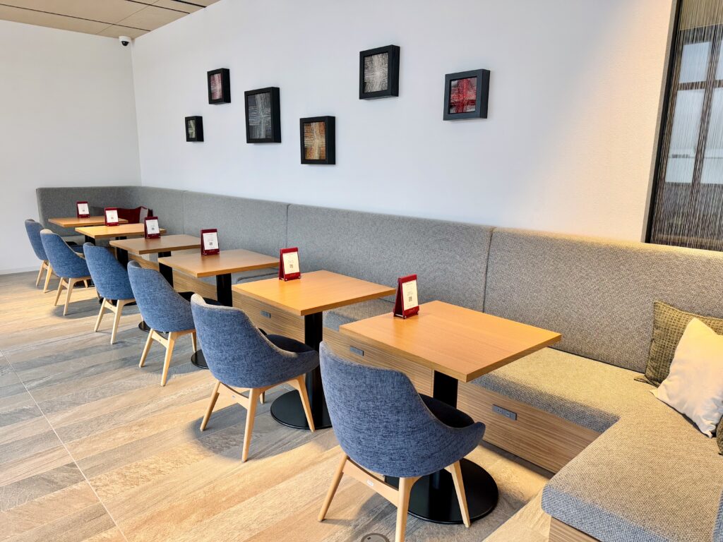 ダブルツリーbyヒルトン東京有明 Brew 33 lounge ソファ席