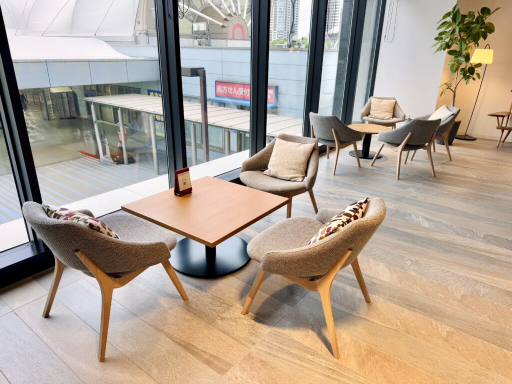 ダブルツリーbyヒルトン東京有明 Brew 33 lounge テーブル席