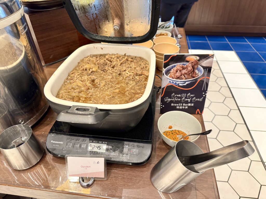 ダブルツリーbyヒルトン東京有明 朝食会場 Brew33 Bar シグネチャー牛丼