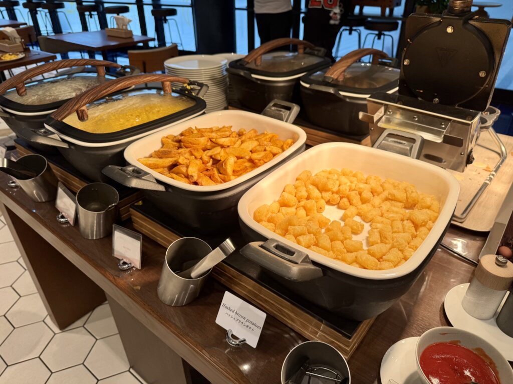 ダブルツリーbyヒルトン東京有明 朝食会場 Brew33 Bar ホットミール