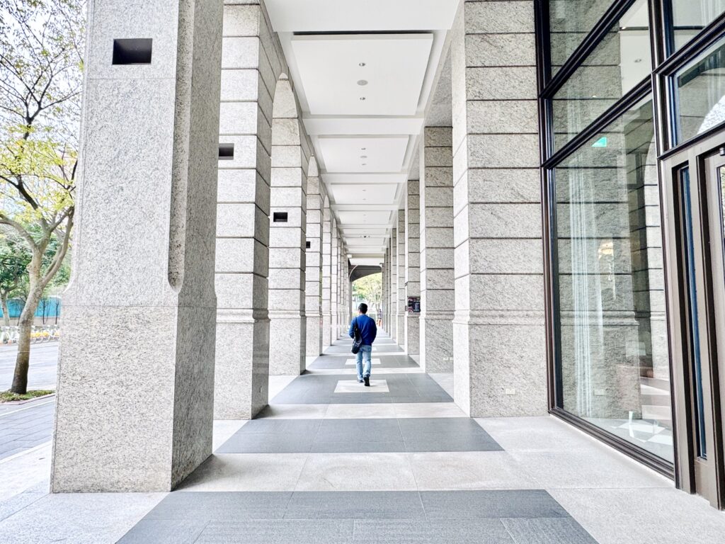 台北の街をお散歩している様子