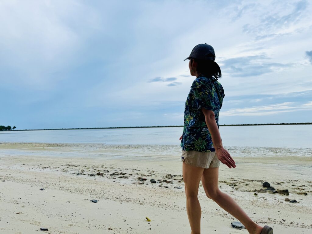 マラスカサムイ前のビーチを朝散歩