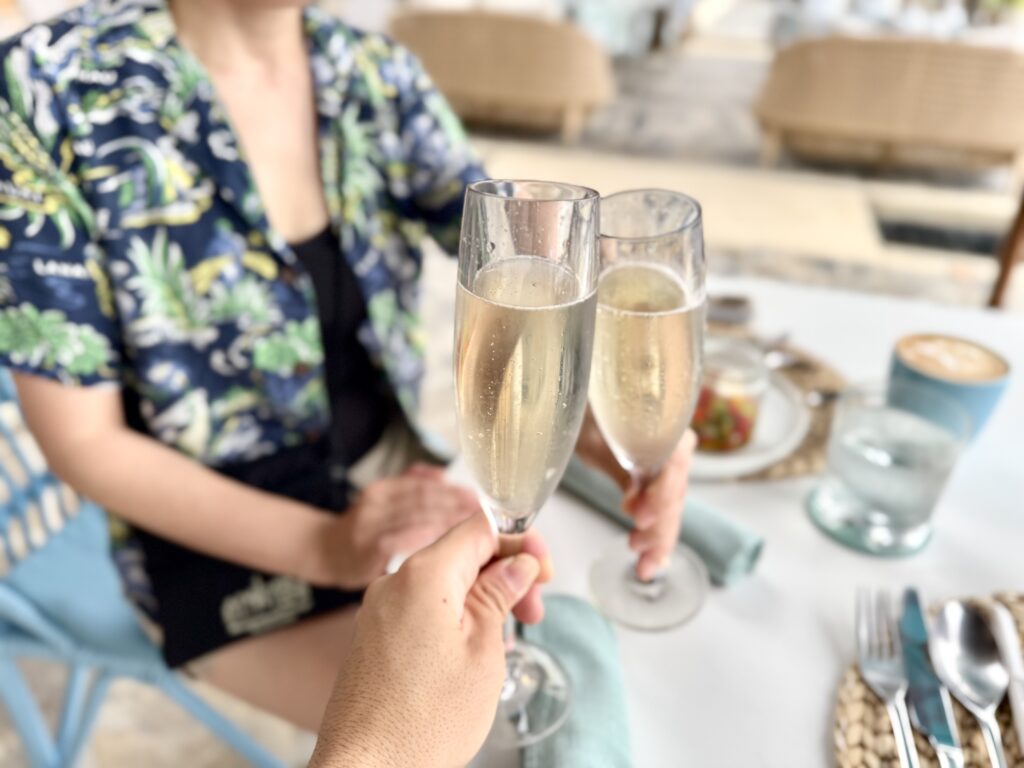 マラスカサムイの朝食 朝からスパークリングワインで乾杯