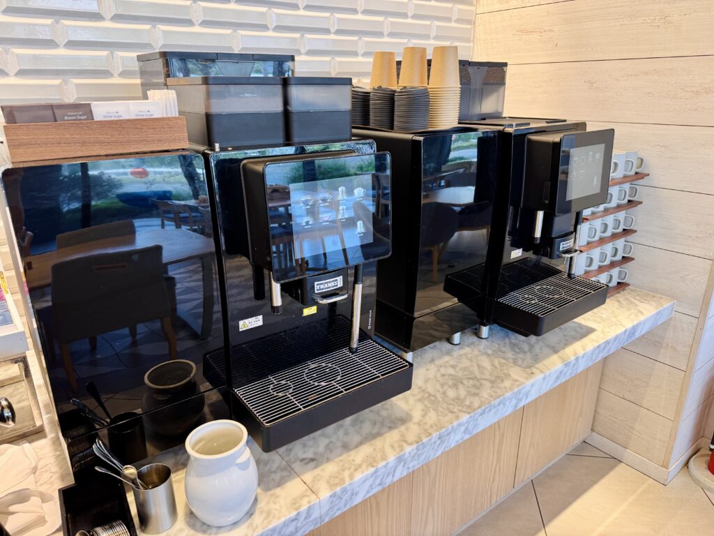 ダブルツリーby東京有明 朝食ビュッフェ カフェマシン