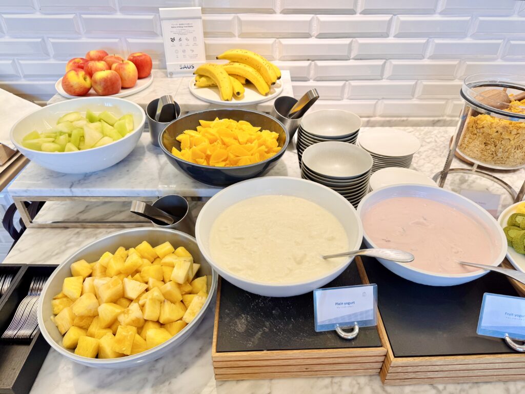 ダブルツリーby東京有明 朝食ビュッフェ フルーツとヨーグルト