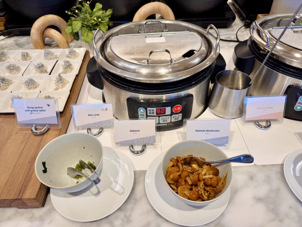 ダブルツリーby東京有明 朝食ビュッフェ お味噌汁とトッピング