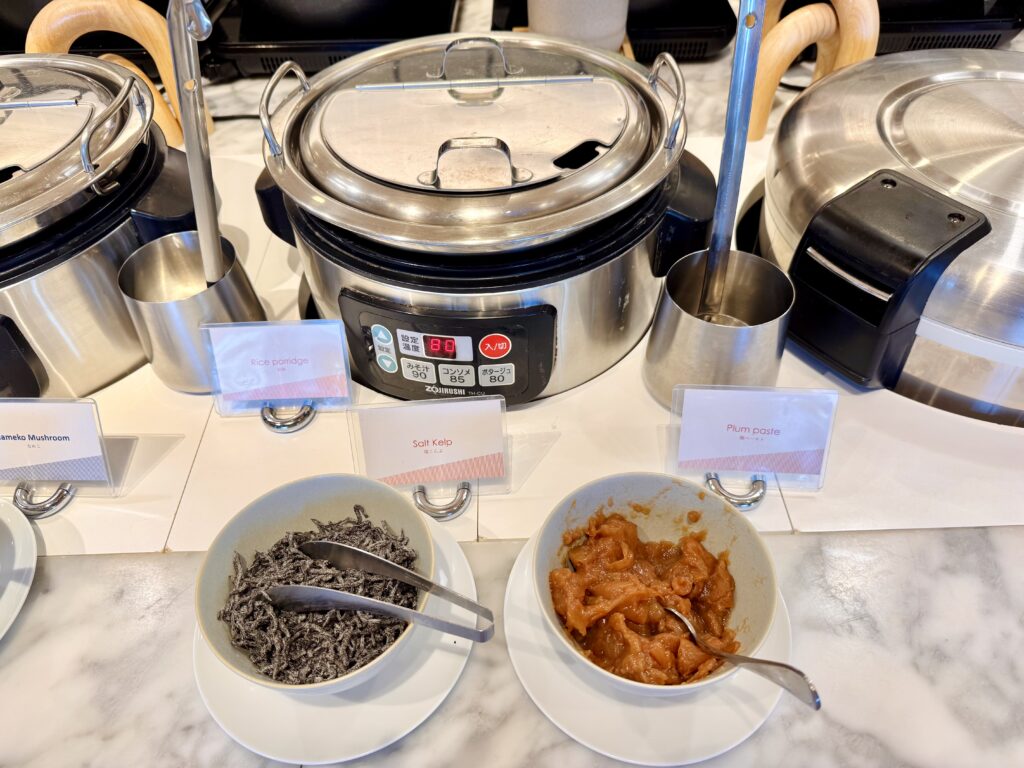 ダブルツリーby東京有明 朝食ビュッフェ お粥とトッピング