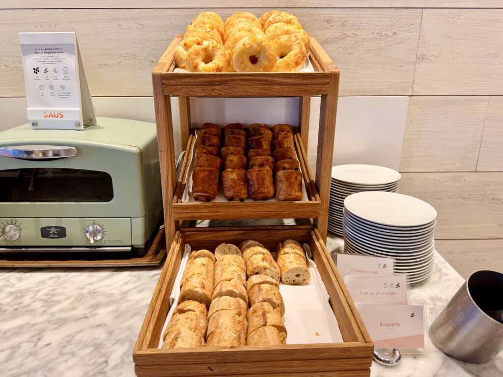 ダブルツリーby東京有明 朝食ビュッフェ パンコーナー