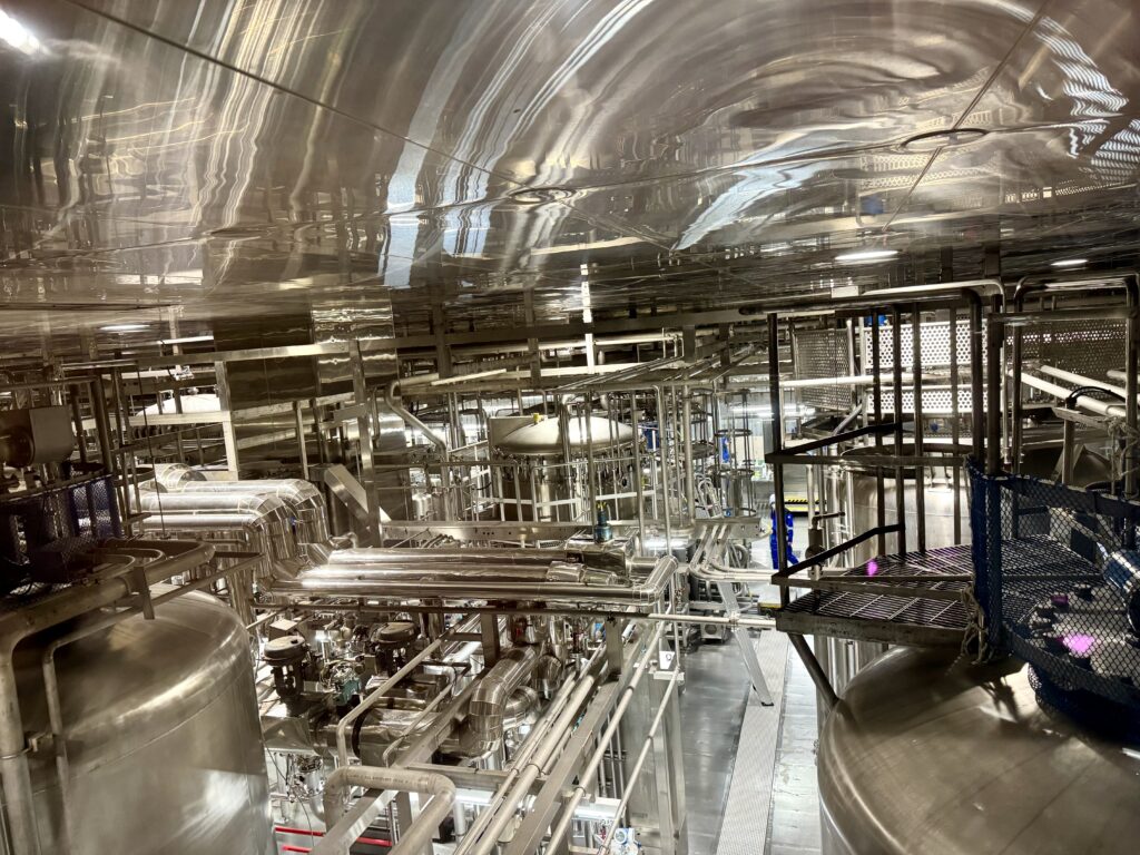 アサヒビールミュージアムで工場見学の様子