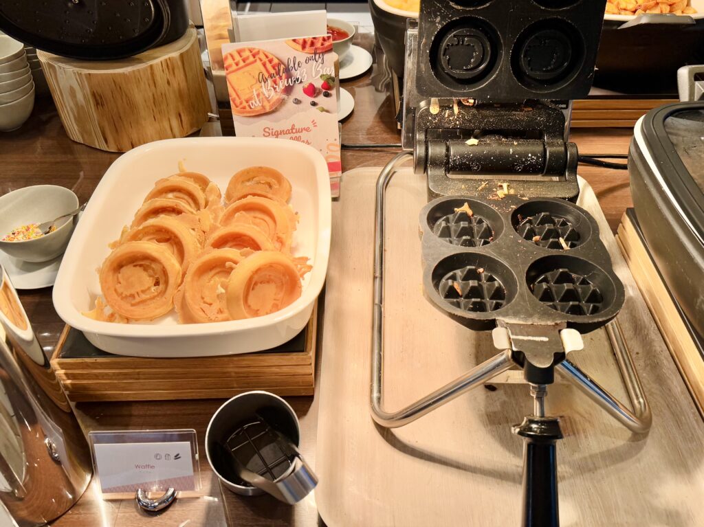 ダブルツリーby東京有明 朝食ビュッフェ Brew33 Bar限定ダブルツリーワッフル
