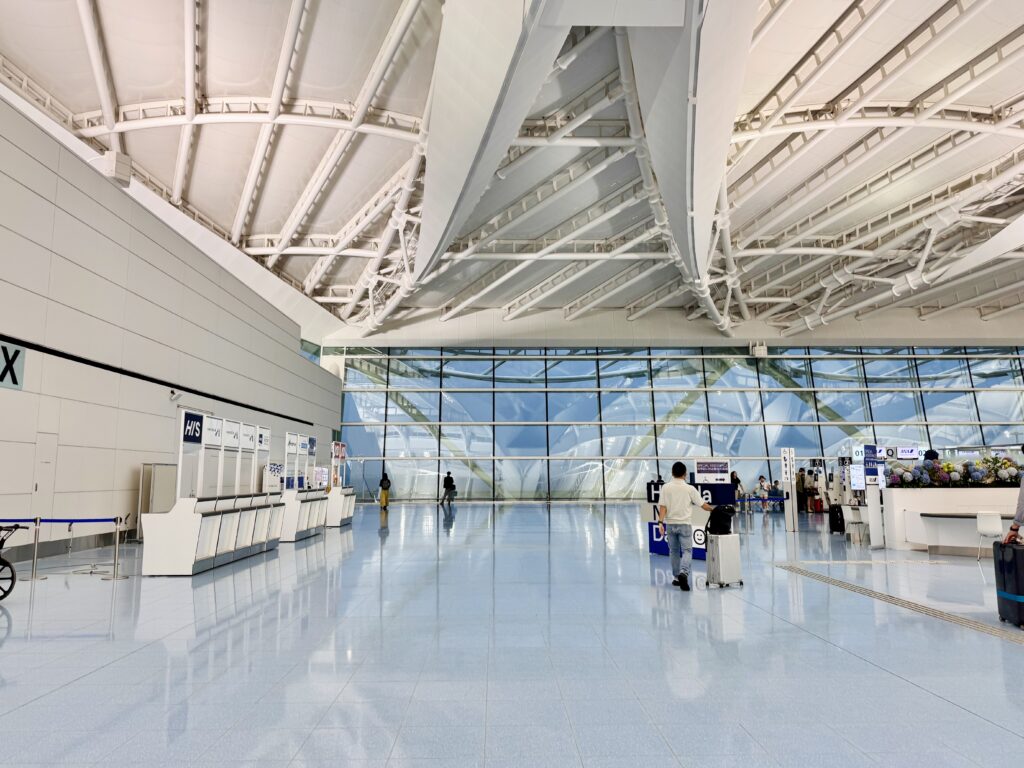 羽田空港第二ターミナルからタイに向けて出発