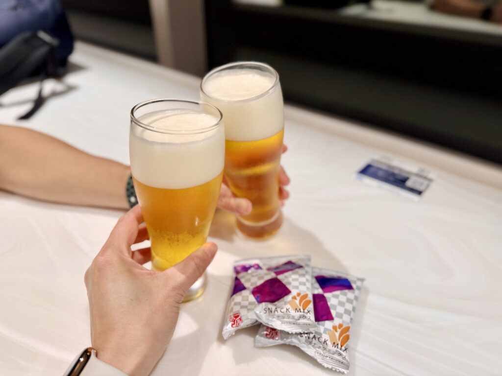 羽田空港第二ターミナル ANAラウンジで乾杯