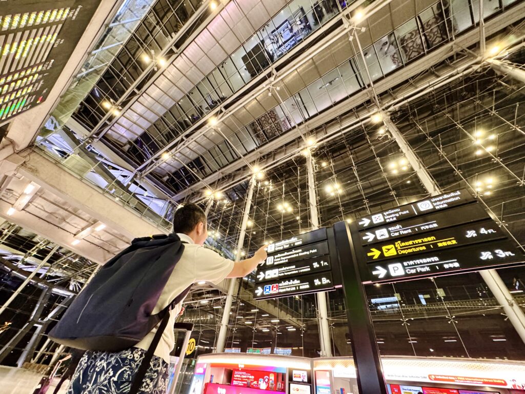 バンコク スワンナプーム国際空港に到着