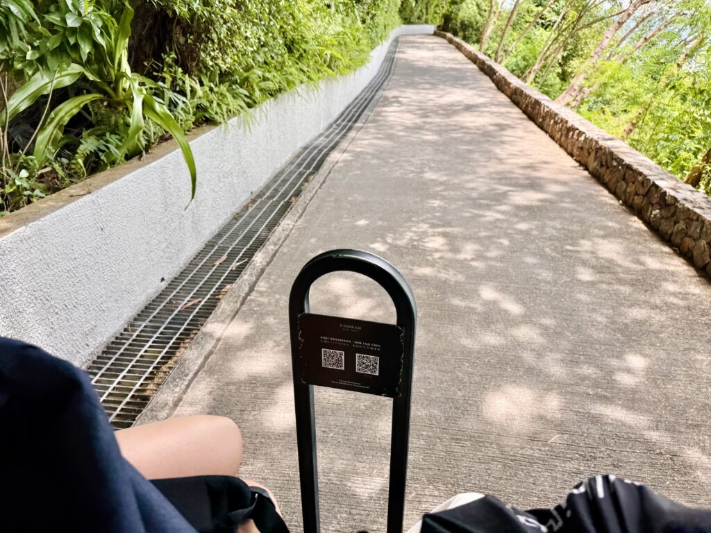 コンラッドコサムイ バギーで移動