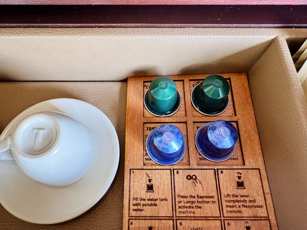 コンラッドコサムイ 客室にあるネスプレッソカプセル
