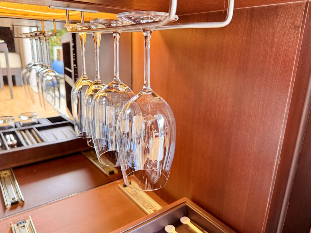 コンラッドコサムイ 客室に置いてあるグラス