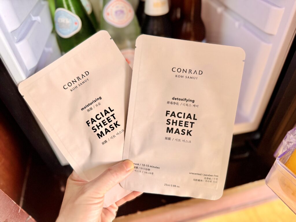 コンラッドコサムイ 客室のに置いてあるフェイスマスク