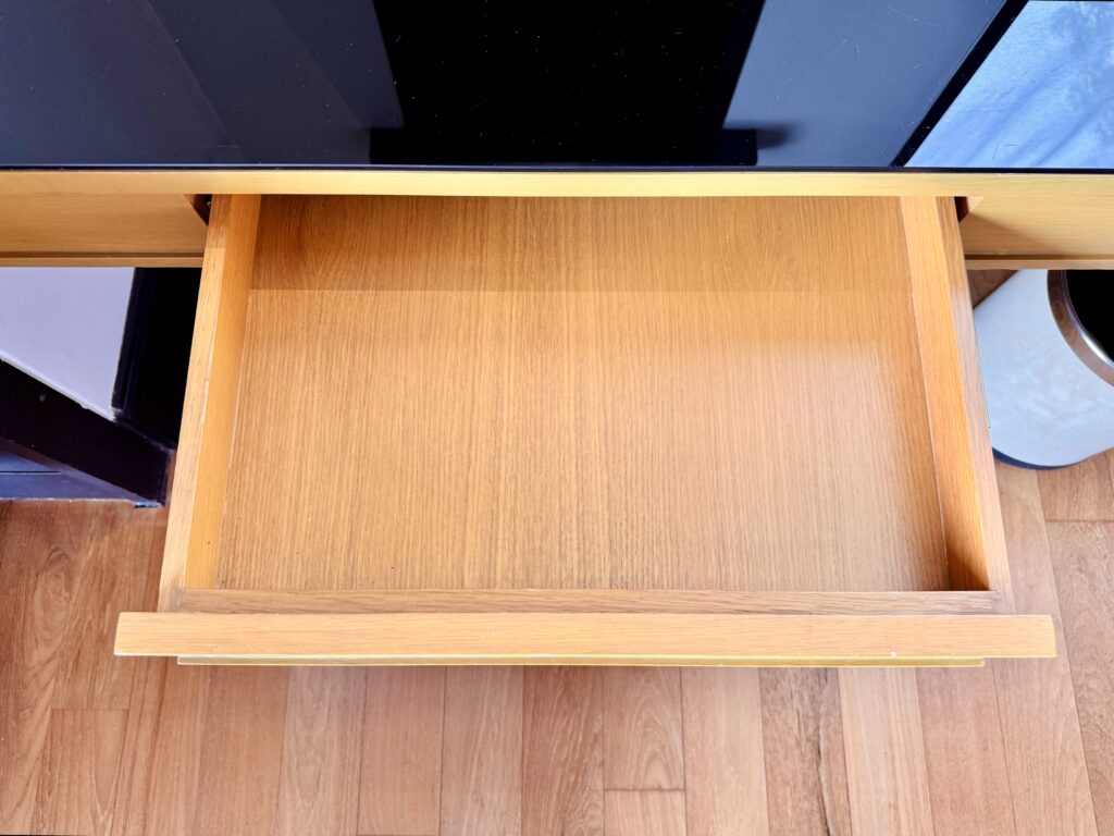 コンラッドコサムイ 客室デスクの引き出し