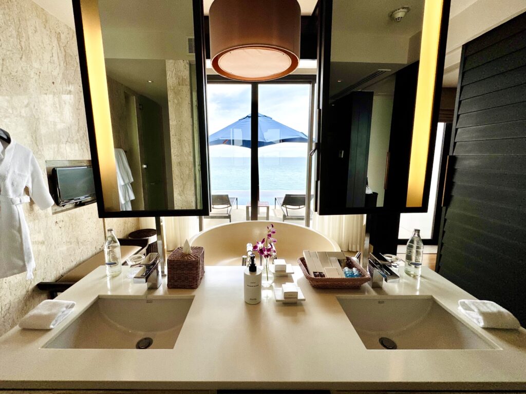 コンラッド コ サムイ 洗面台の様子
