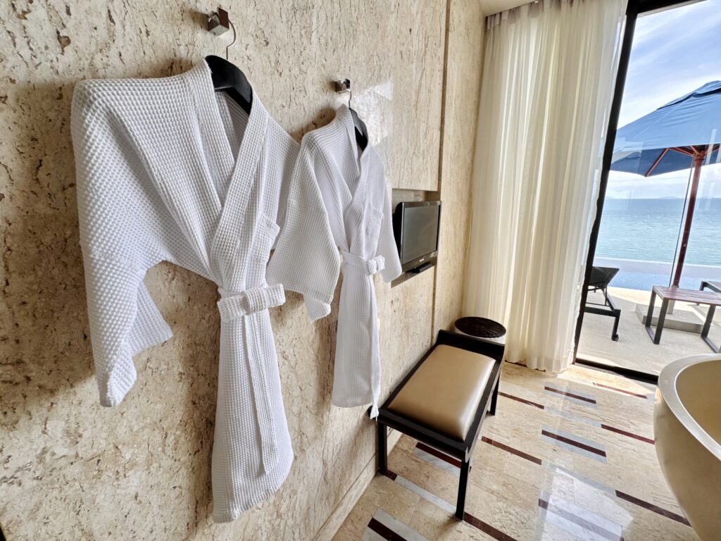 コンラッドコサムイ バスローブ