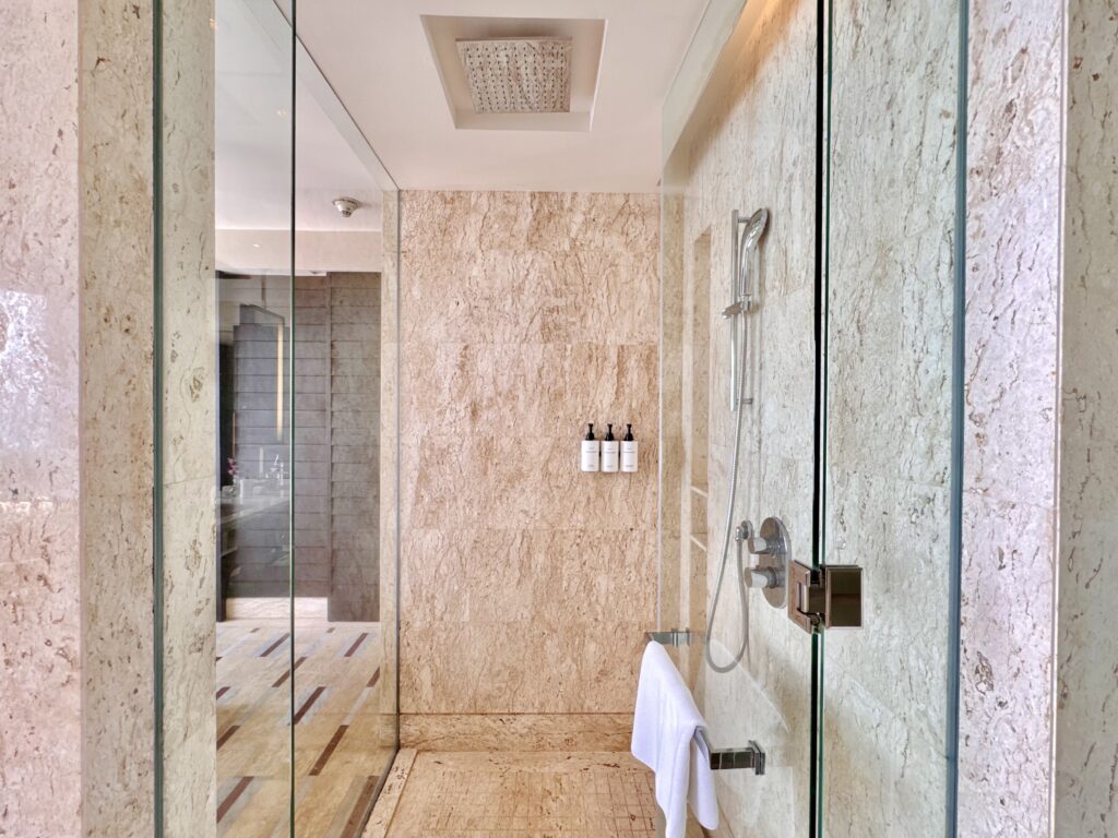 コンラッドコサムイ シャワーブース